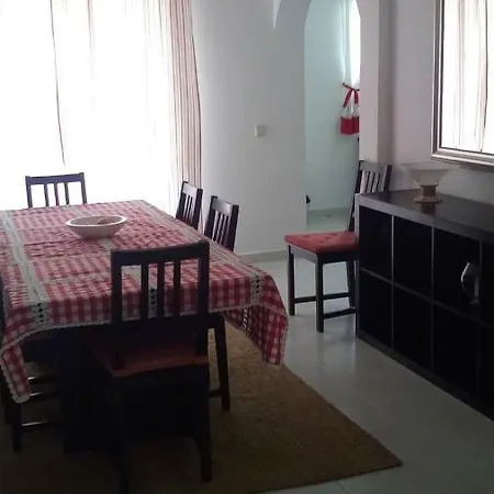 Friends And Family House * סאגרש